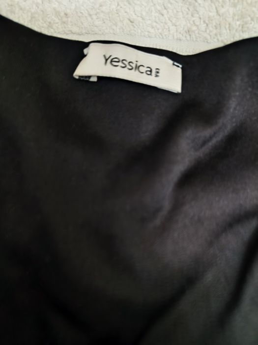 Vestido preto rendado e forrado  da Yessica C&A