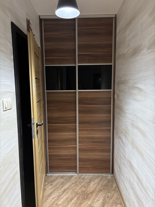 Drzwi przesuwne wnękowe do szafy garderoby