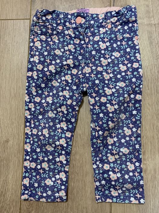 Віддам безкоштовно троє дитячих джинсів 12–18 місяців