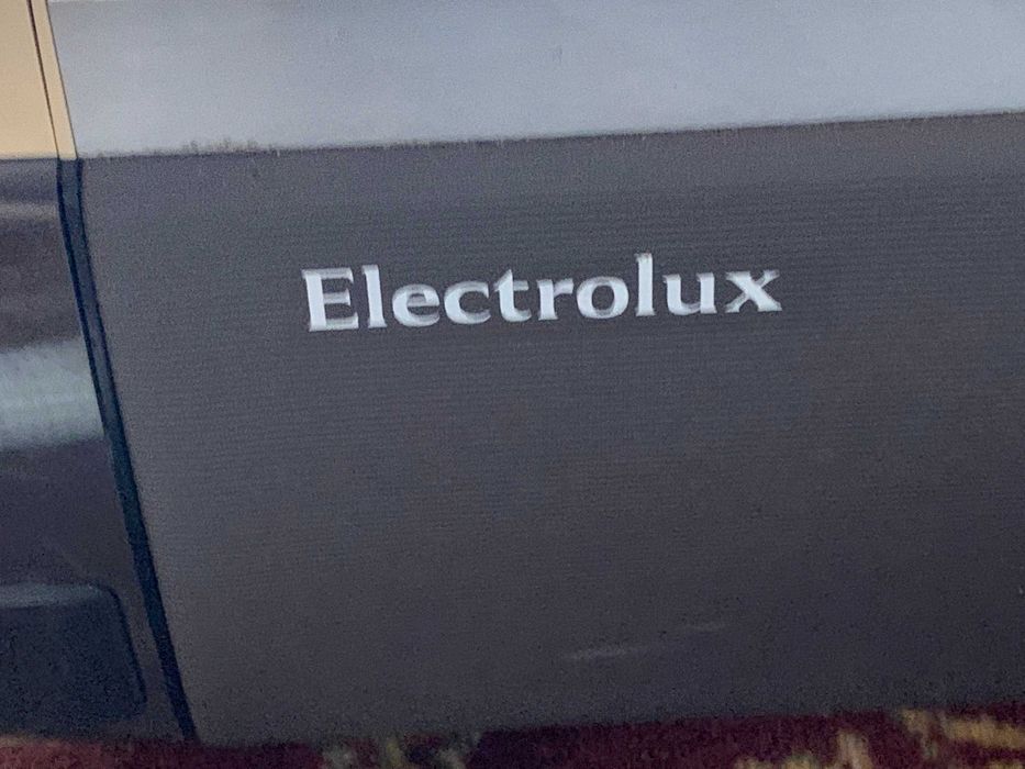 Stary solidny odkurzacz elektrolux D730S