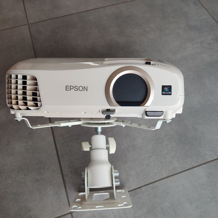 Rzutnik EPSON EH-TW5300 + gratis ekran 2,5*1,5m