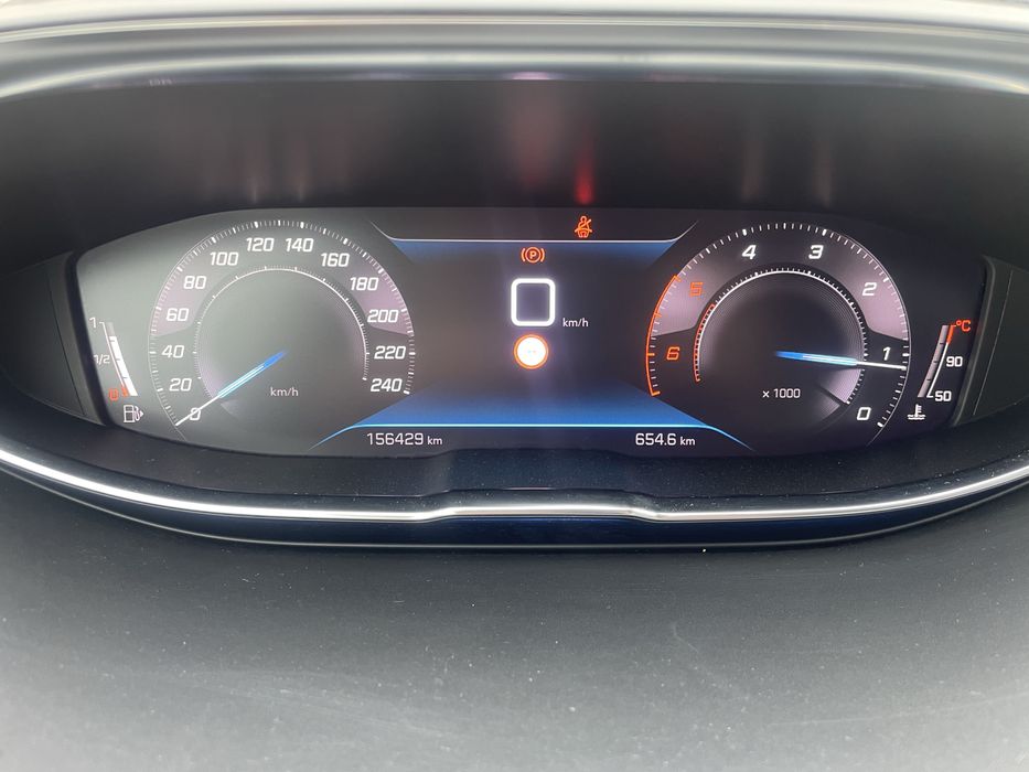 Peugeot 3008  1.5 HDI super stan , model 2022