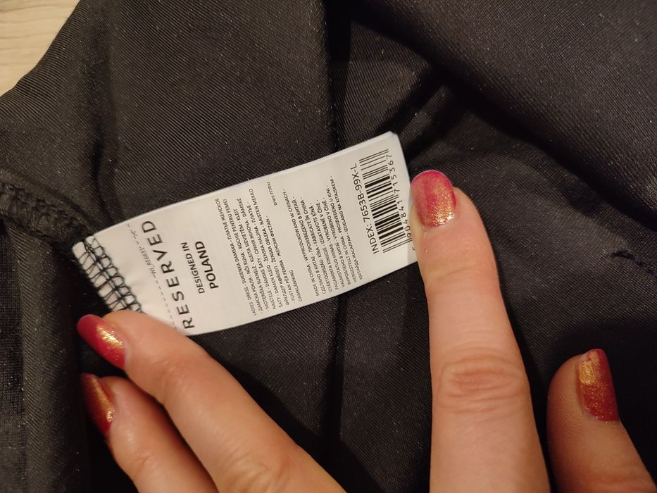 Sukienka mini czarna dopasowana z błyszczącymi kryształkami