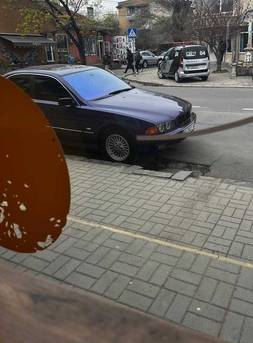 Продам БМВ  е39.