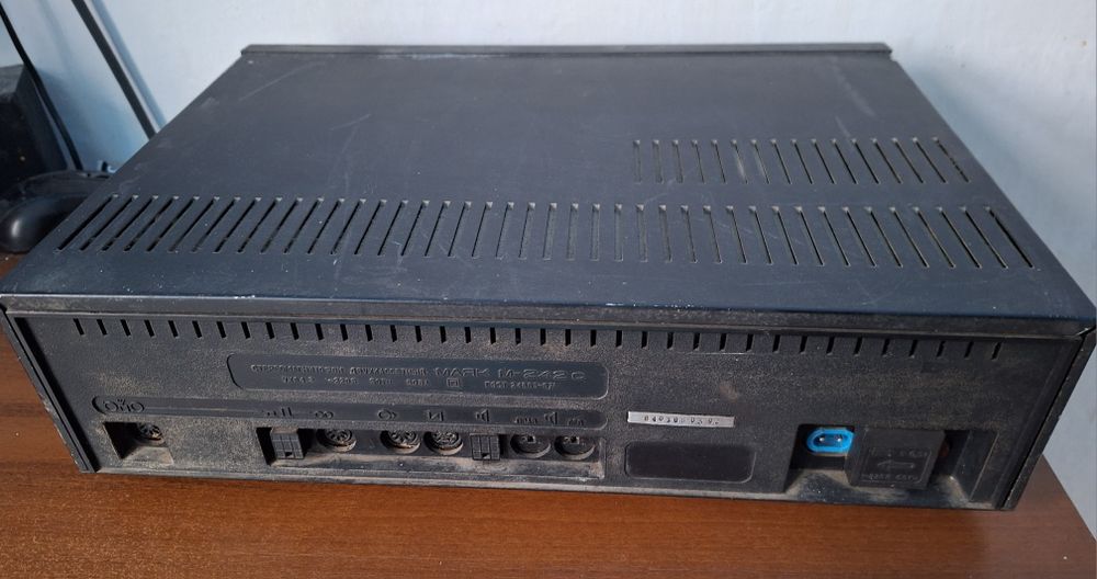 Продам стереомагнітофон двухкасетний Маяк М-242С