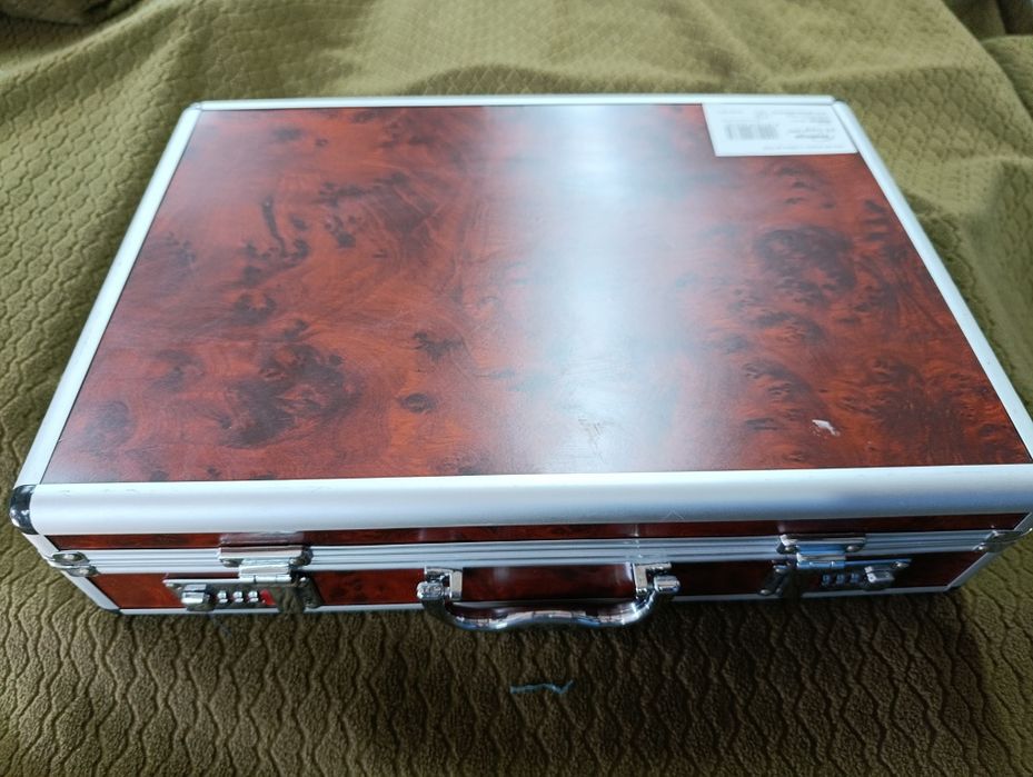 Walizka 44x32cm zamykana