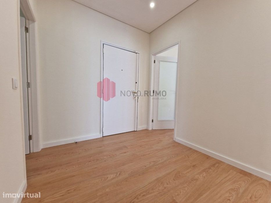 Apartamento T4 para arrendar.