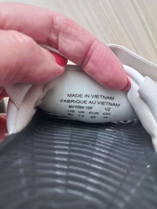 Chinelos Nike tamanho 25