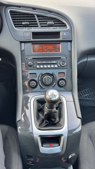 Peugeot Пежо 5008 2010 р 1,6 бенз 5МКПП Панорама