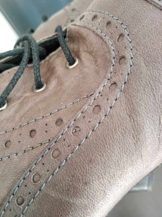 Sapato em Pele castanho