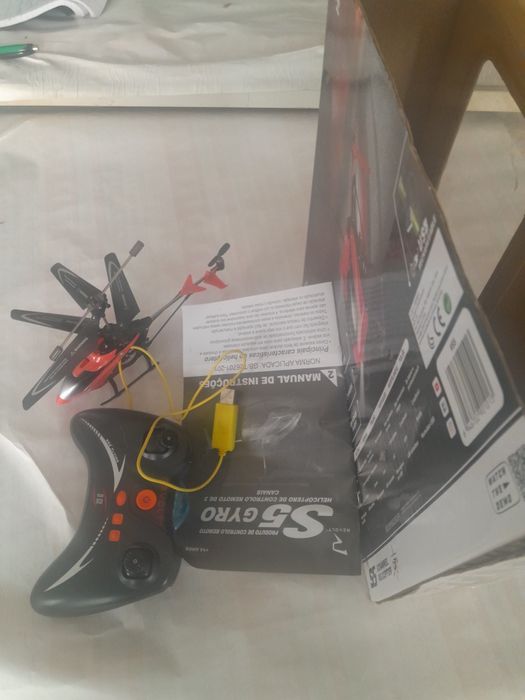 1 Helicóptero  tele.  Syma Revolt S5H. Novo
