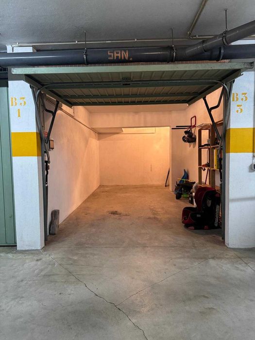 Garagem Fechada - Junto ao Pavilhão Municipal / Central de Transportes