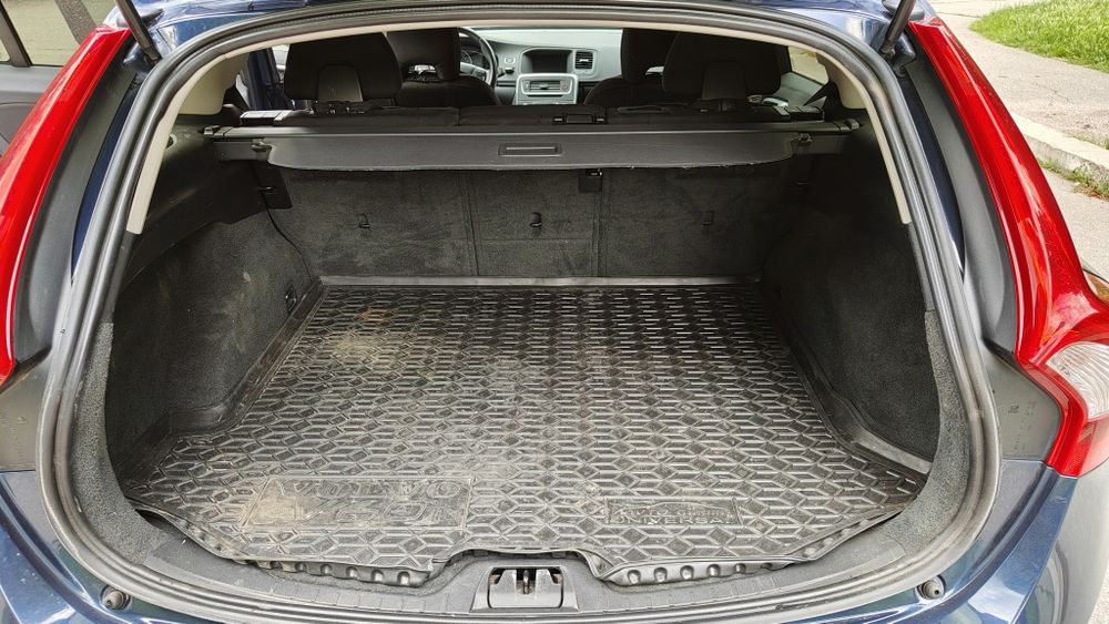 Продам власний Volvo V60 1.6 disel. Надійний французький двигун. Машина в гарному стані.