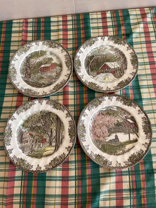 Conjunto de 8 pratos Johnson Brothers- Friendly Village