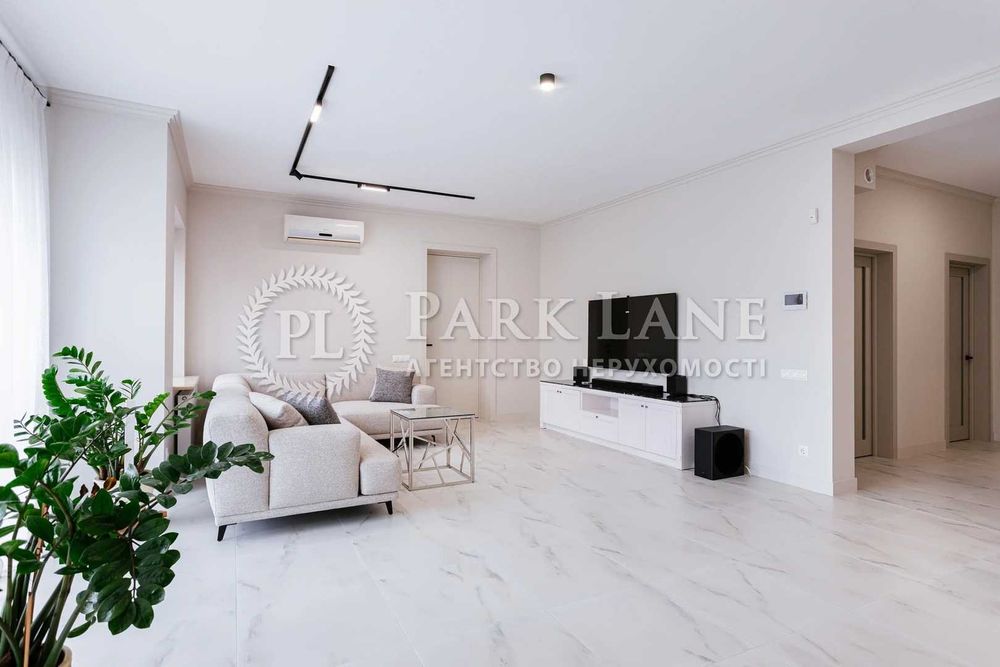 Продаж якісного будинку з просторою територією в Лісниках