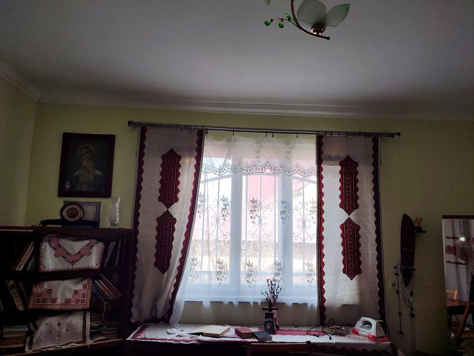 Продаж житлового будинку з земельною ділянкою 0,1495 га по вул. Б. Хмельницького в смт. Верхнє Синьовидне Сколівської ОТГ Львівської області. - Більше