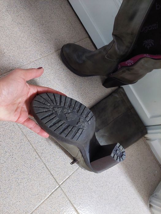 Vendo botas verdes altas pele