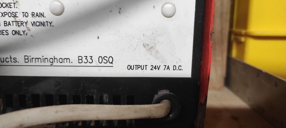 Ładowarka wózka 24v 7A newton 7452