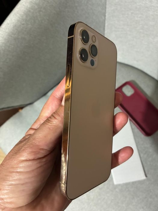 Iphone 12 dourado