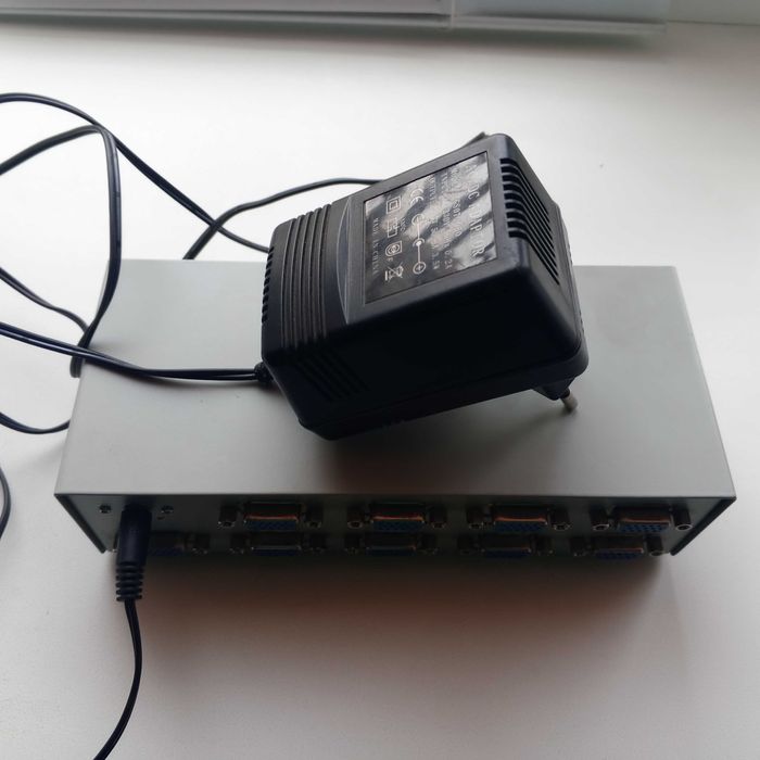 VGA Сплітер на 8 портів