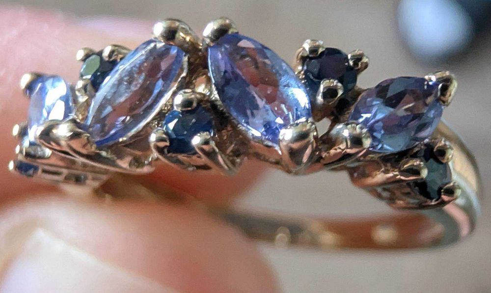 Pierścionek złoty z szafirami i tanzanitami, 9ct