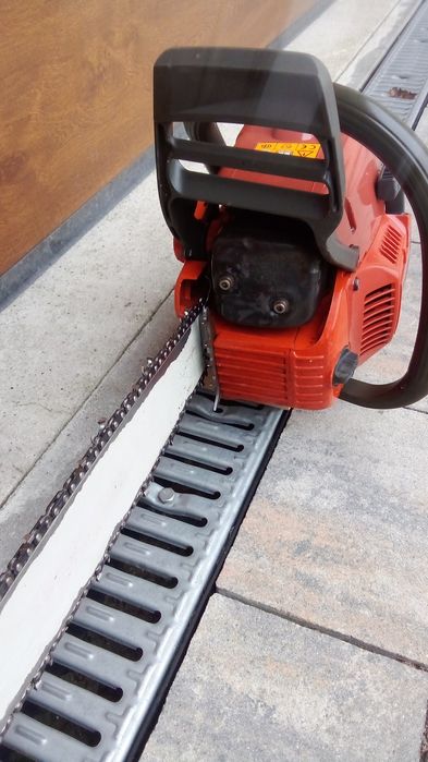 Husqvarna 340 moc 2,7 KM