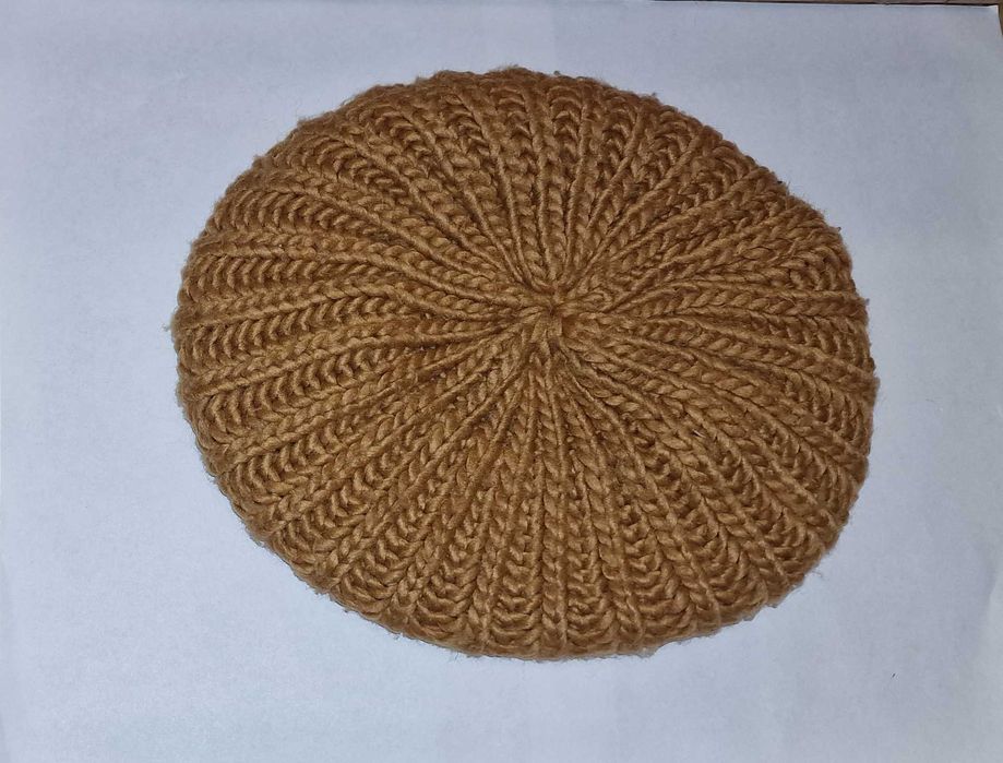 Jasnobrązowa czapka