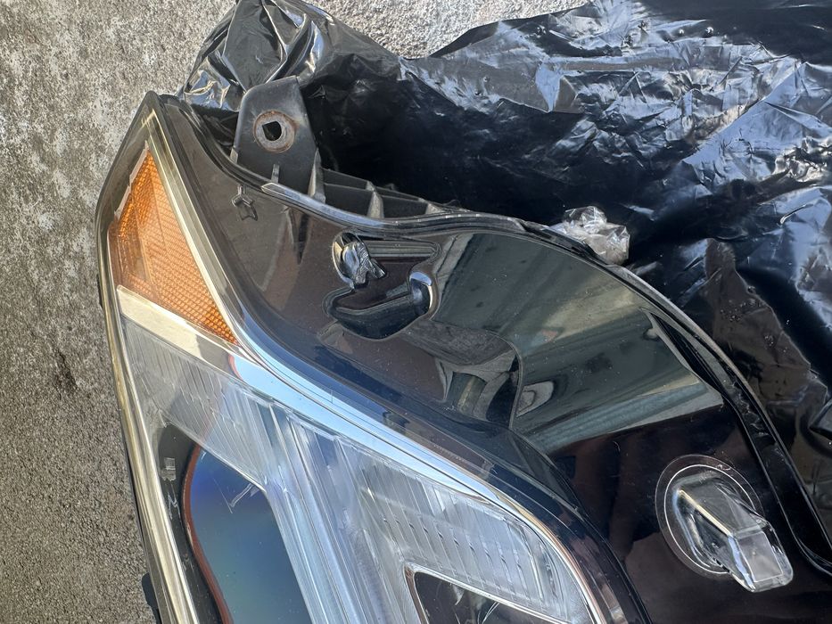 Volvo XC90 Lampa przednia