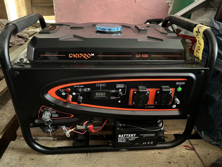 Генерато 3 кв Дніпро-м GX30E