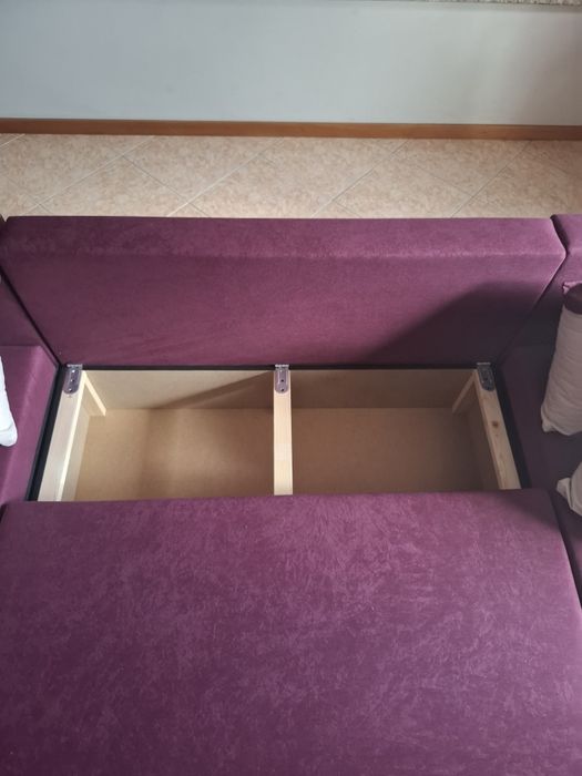 Sofá de sala, cor bordou