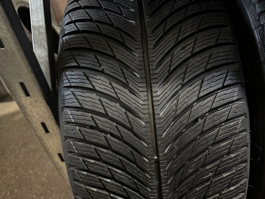 265/50 r19 Michelin run flat