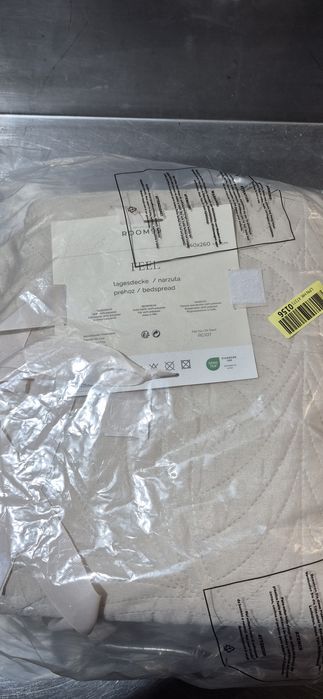 Elegancka narzuta na łóżkp room99 kremowa 240x260