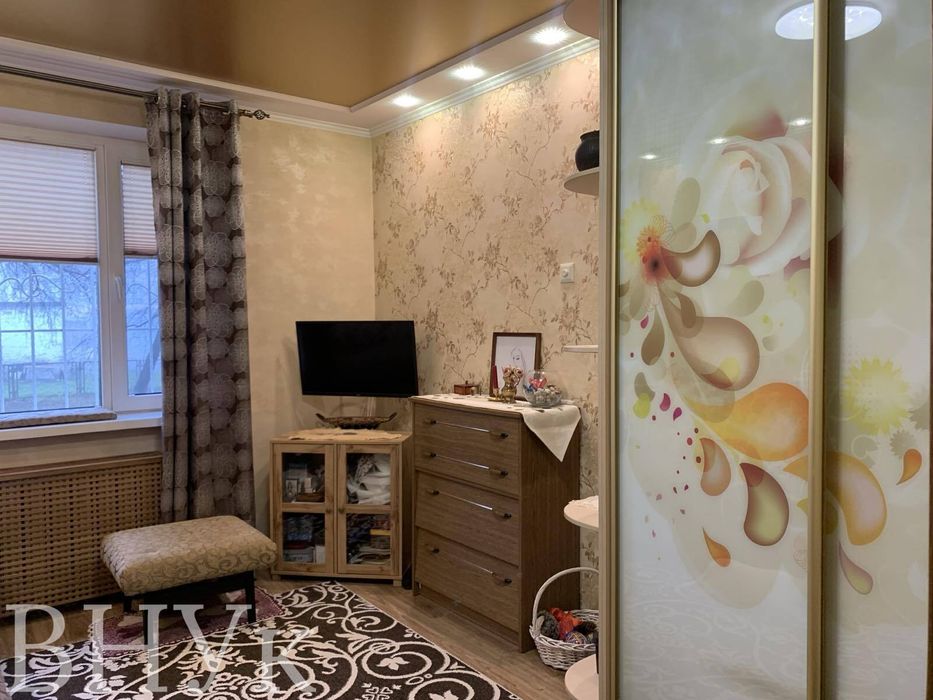 Продам 2-кімнатну квартиру з ремонтом та меблями