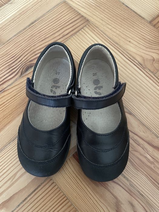 Sapatos clássicos de menina ots 25