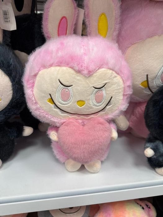 Różowa maskotka labubu dla dzieci