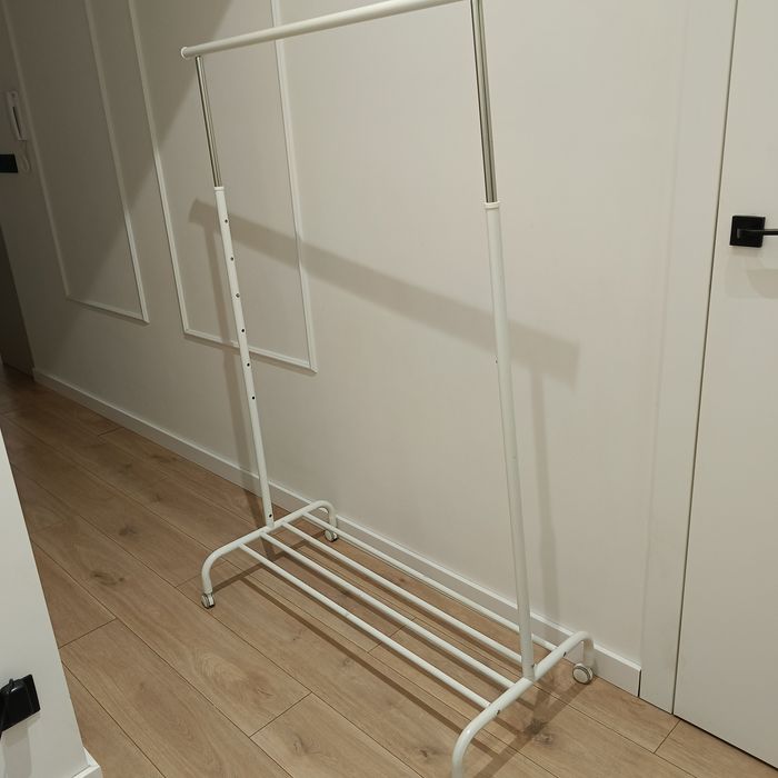 Wieszak Rigga na ubrania Ikea