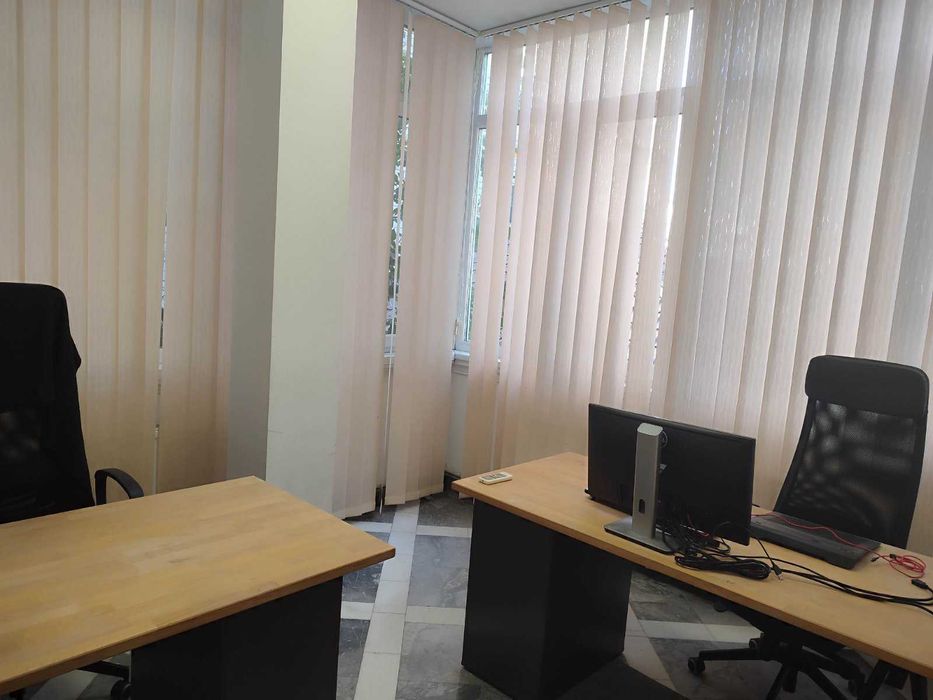 Сучасний великий офіс в прохідному місці з  газовим  АО!