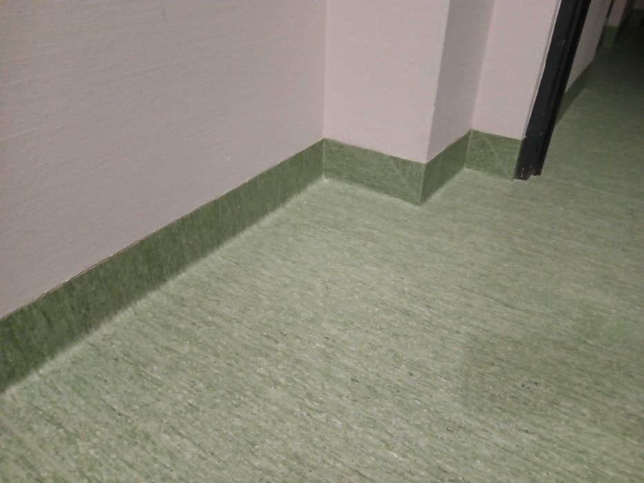 Montaż wykładzin podłogowych