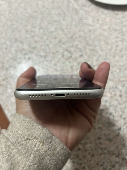 Iphone 11 64g  com carregador