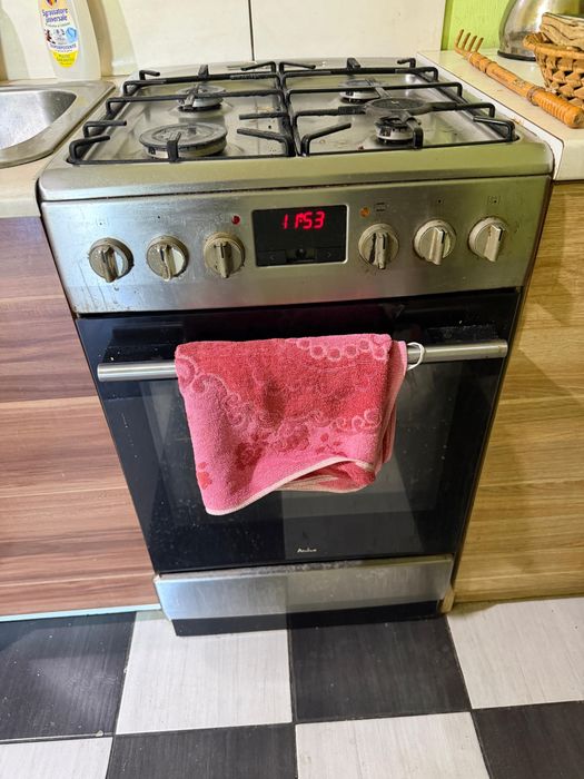 Kuchenka gazowo elektryczna plus 2 butle