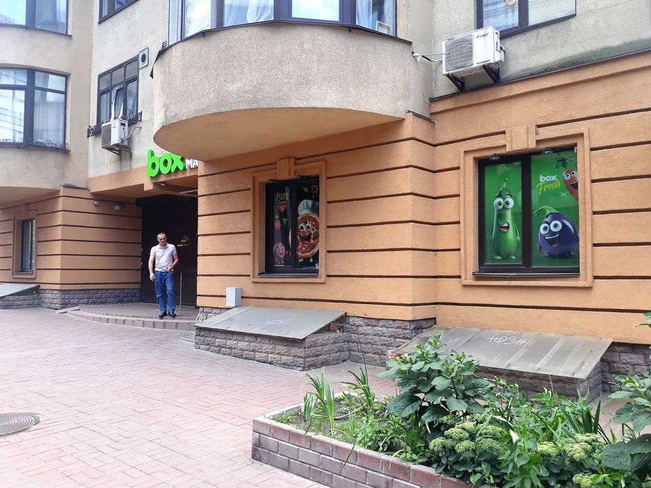Київ Центр фасадне окремий вхід з орендарями