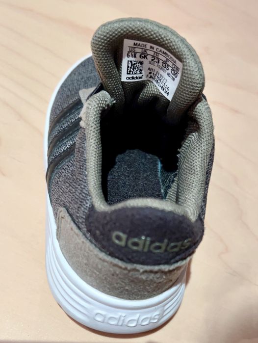 Sapatilhas Adidas para criança – tamanho 23