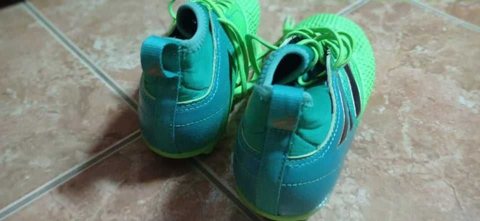 Chuteiras adidas de criança