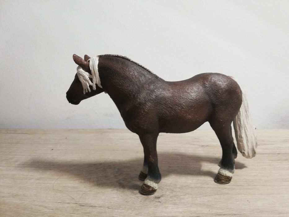 Klacz rasy Szwarcwaldzkiej koń figurka Schleich