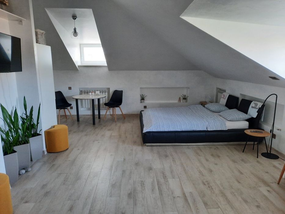 Продам 1-кімн. Квартиру, 45 кВ.м., Нікольський, Площа Конституції