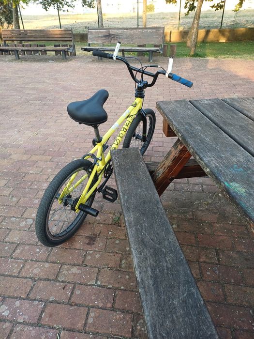 Bicicleta BMX com um pequeno problema