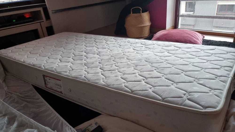Cama de Solteiro Ikea com Colchão e Gavetões