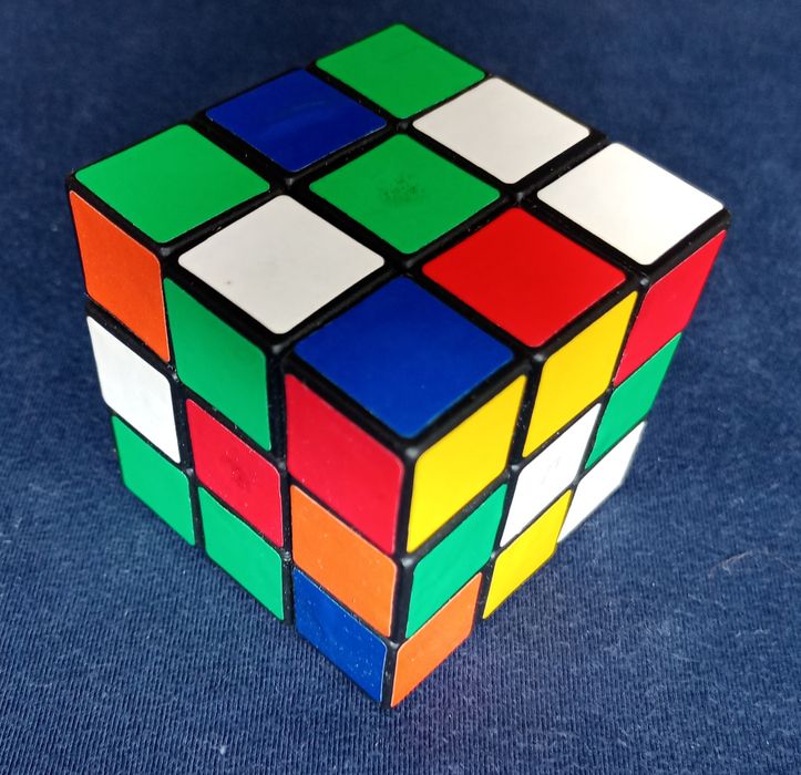 Кубик Рубика ( магический кубик)
