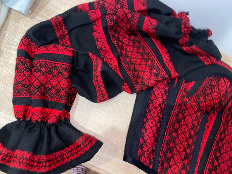 Корсет вишитий червоно-чорного кольору