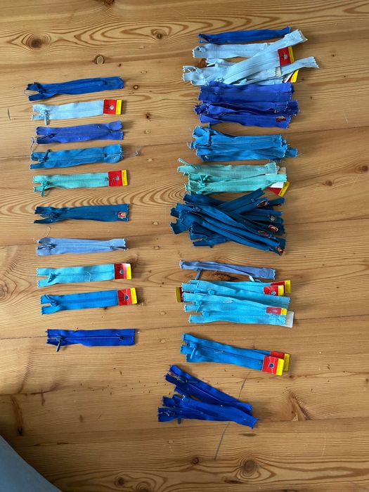 78 Fechos (em plástico) 10cm vários tons de azul